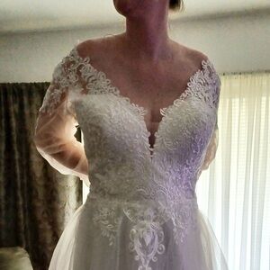 Loyeloy Wedding Dress, size 20, long sleeve, lace